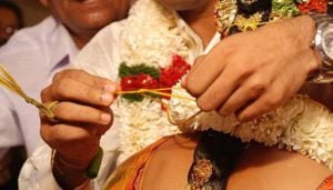 201705261442340960 thali wear in hindu marriage SECVPF