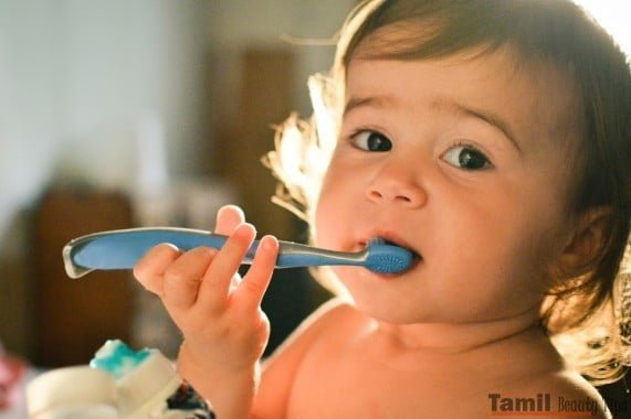 brushing baby teeth 1 e1449635140400