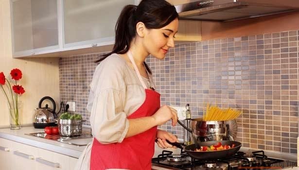 women Back pain main reason for kitchen